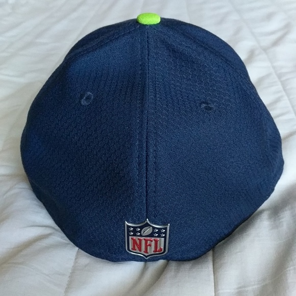 Official NFL Seahawks hat - Picture 3 of 5